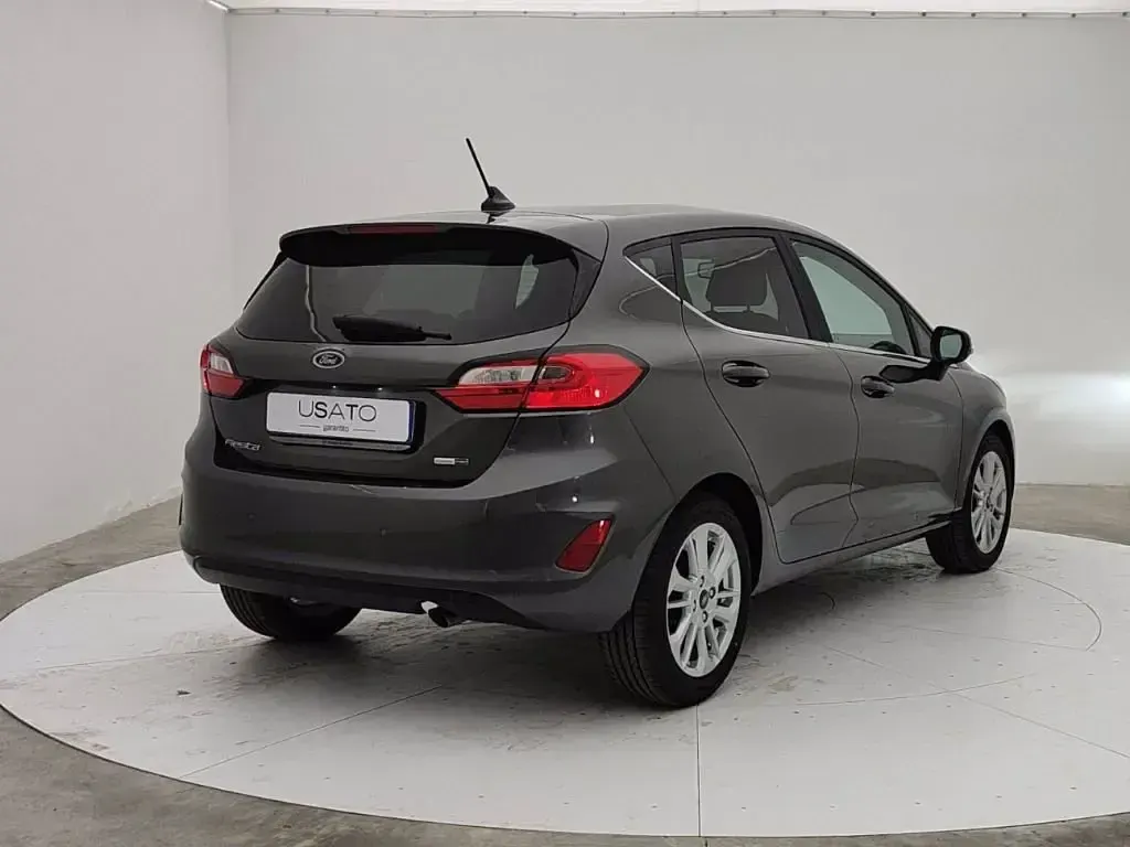 Usata Ford Fiesta Titanium 125 CV (91 kW) 2024 Grigio Utilitaria