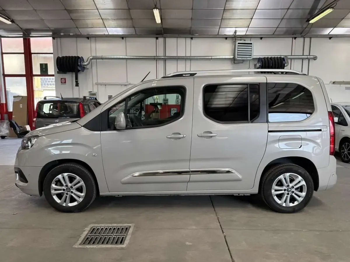 Usata Toyota Proace Verso Executive 102 CV (75 kW) 2020 Grigio Station wagon