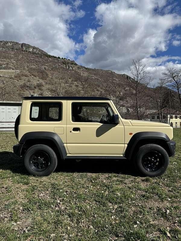 Usata Suzuki Jimny 102 CV (75 kW) 2022 Beige SUV