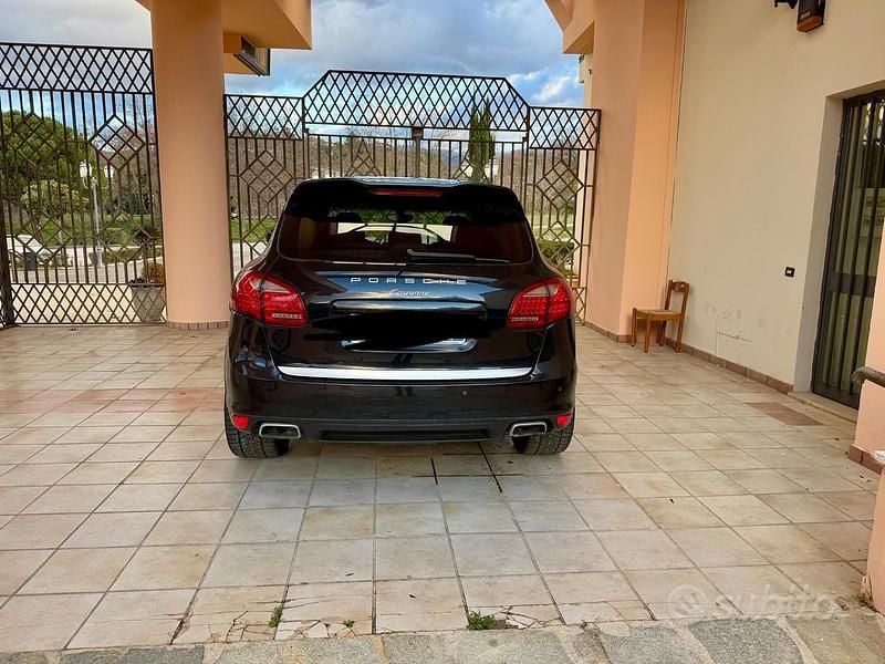 Usata Porsche Cayenne 245 CV (180 kW) 2012 Nero SUV