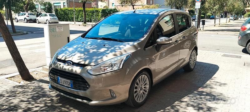 Begagnad Ford B-MAX Titanium 95 HK (69 kW) 2013 Brun Minibuss