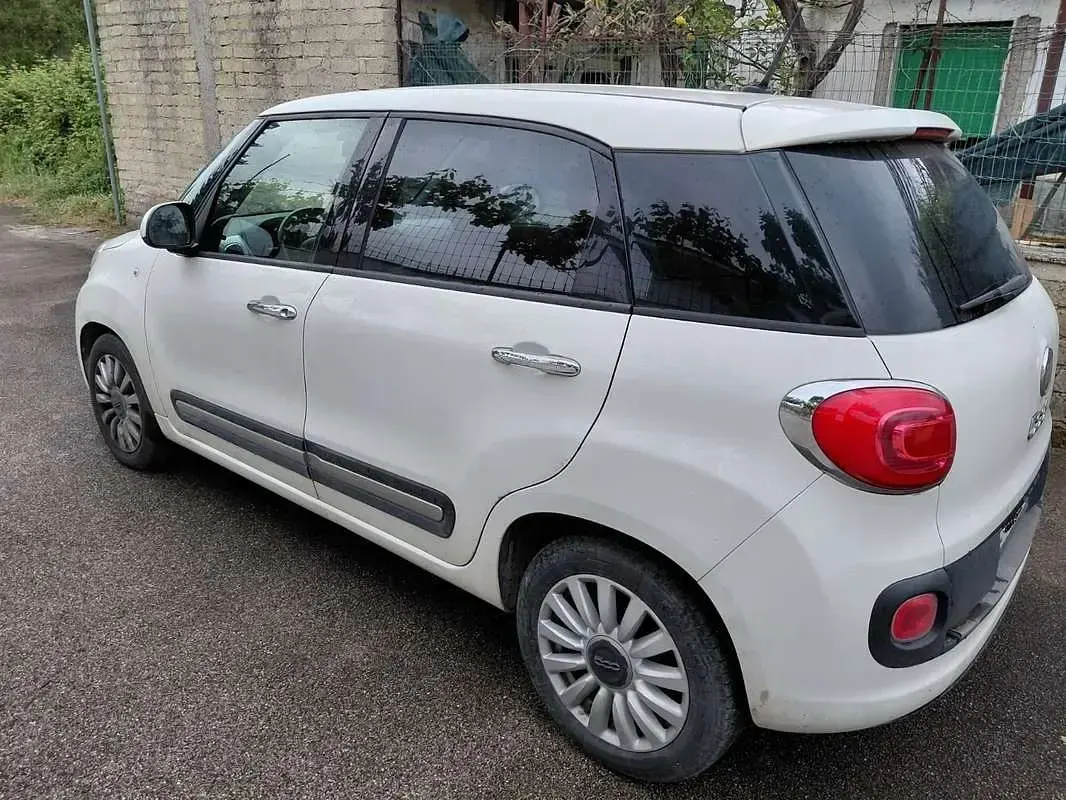 Usata Fiat 500L Living 84 CV (61 kW) 2015 Bianco Monovolume