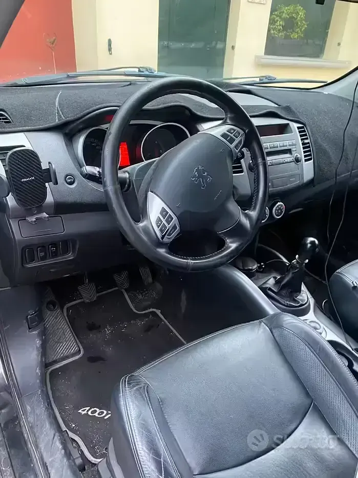 Usata Peugeot 4007 156 CV (114 kW) 2009 Nero SUV