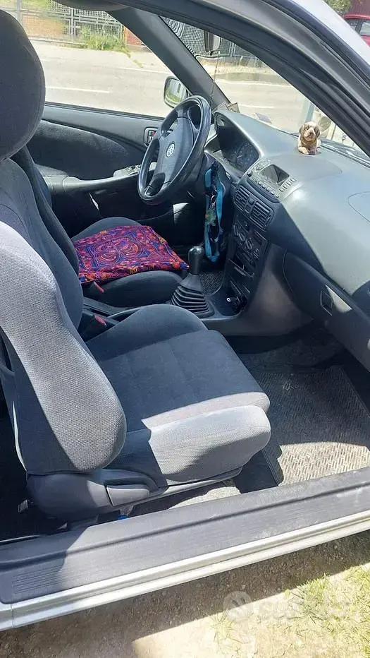 Usata Toyota Corolla 97 CV (71 kW) 2000 Grigio Berlina