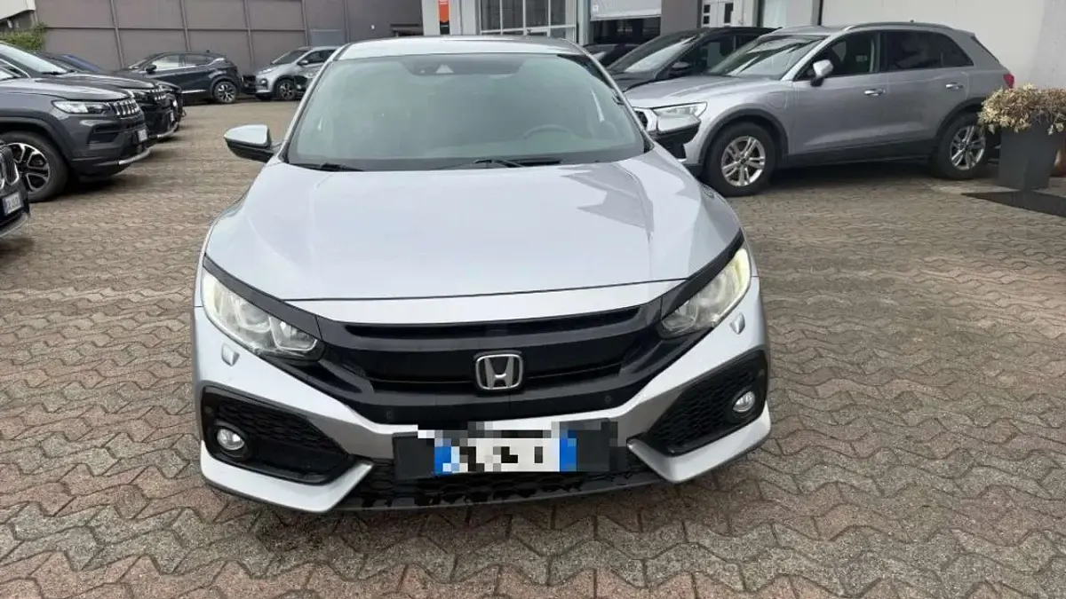 Usata Honda Civic Elegance 120 CV (88 kW) 2018 Argento Berlina