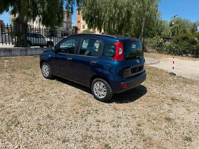 Usata Fiat Panda Lounge 69 CV (50 kW) 2016 Blu Utilitaria