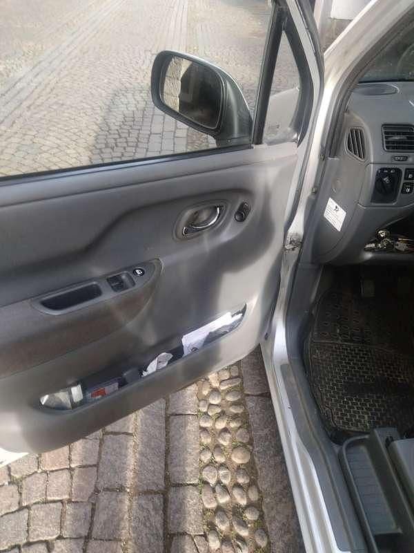 Usata Opel Agila Color Edition 75 CV (55 kW) 2002 Grigio Monovolume