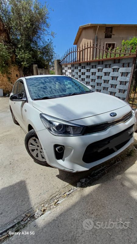 Usata 2017 Kia Rio Due volumi | 6500 € (Super prezzo) - Immagine 1/4