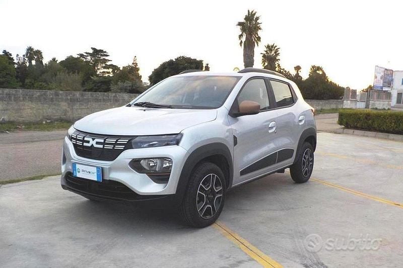 Grigio Usata 2023 Dacia Spring Extreme Due volumi | 11.950 € (Ottimo prezzo) - Immagine 1/4