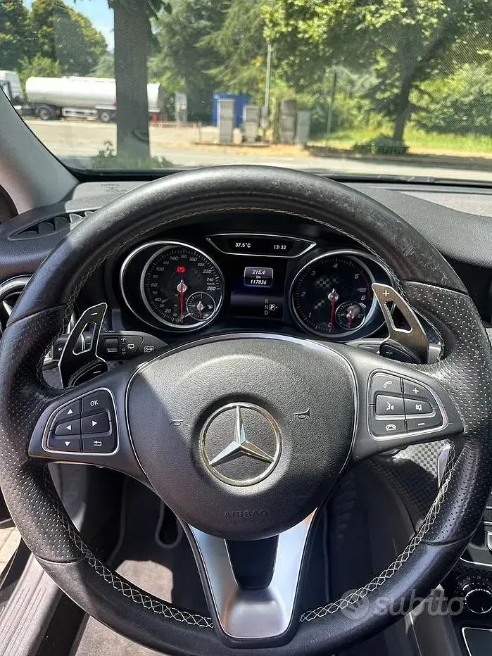 Usata Mercedes 180 109 CV (80 kW) 2018 Nero Berlina