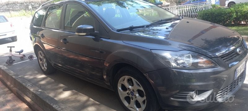 Usata Ford Focus Titanium 100 CV (73 kW) 2011 Grigio Station wagon