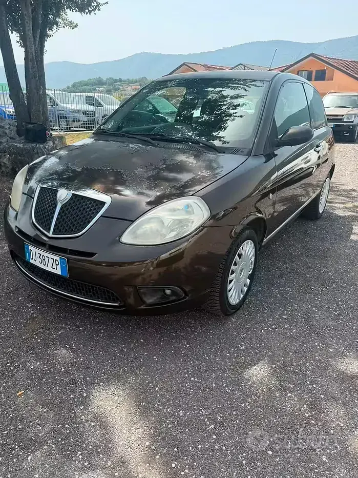 Usata Lancia Ypsilon 75 CV (55 kW) 2007 Marrone Utilitaria