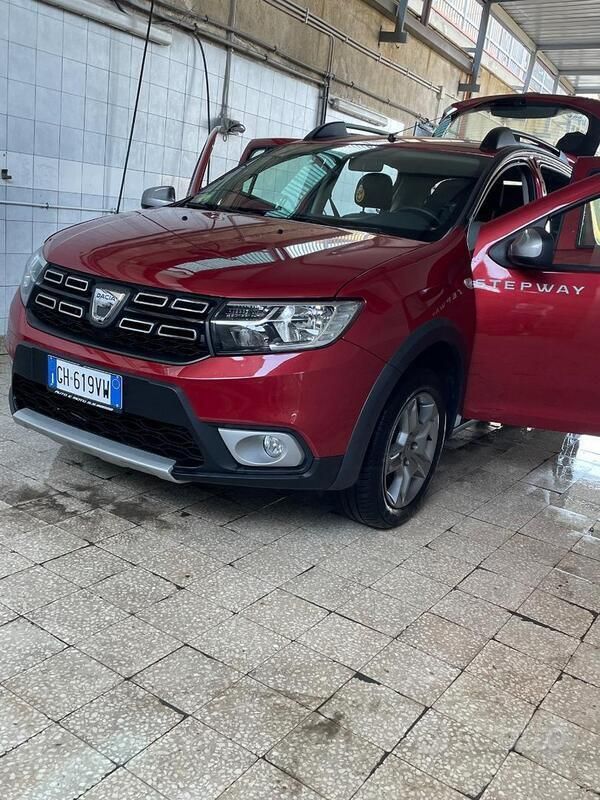 Usata Dacia Sandero 90 CV (66 kW) 2017 Rosso Utilitaria
