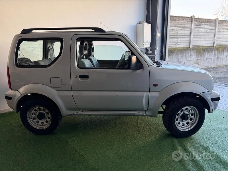 Second-hand Suzuki Jimny 81 CP (59 kW) 1999 Gri SUV