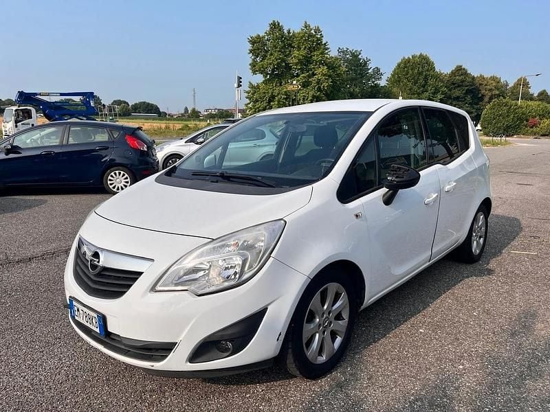 Bianco Usata 2012 Opel Meriva Monovolume | 1990 € (Super prezzo) - Immagine 1/4