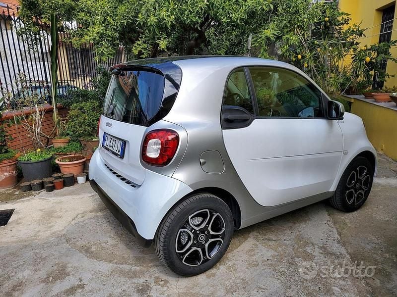 Bianco Usata 2017 Smart ForTwo Coupé Coupé | 11.000 € (Buon prezzo) - Immagine 1/2