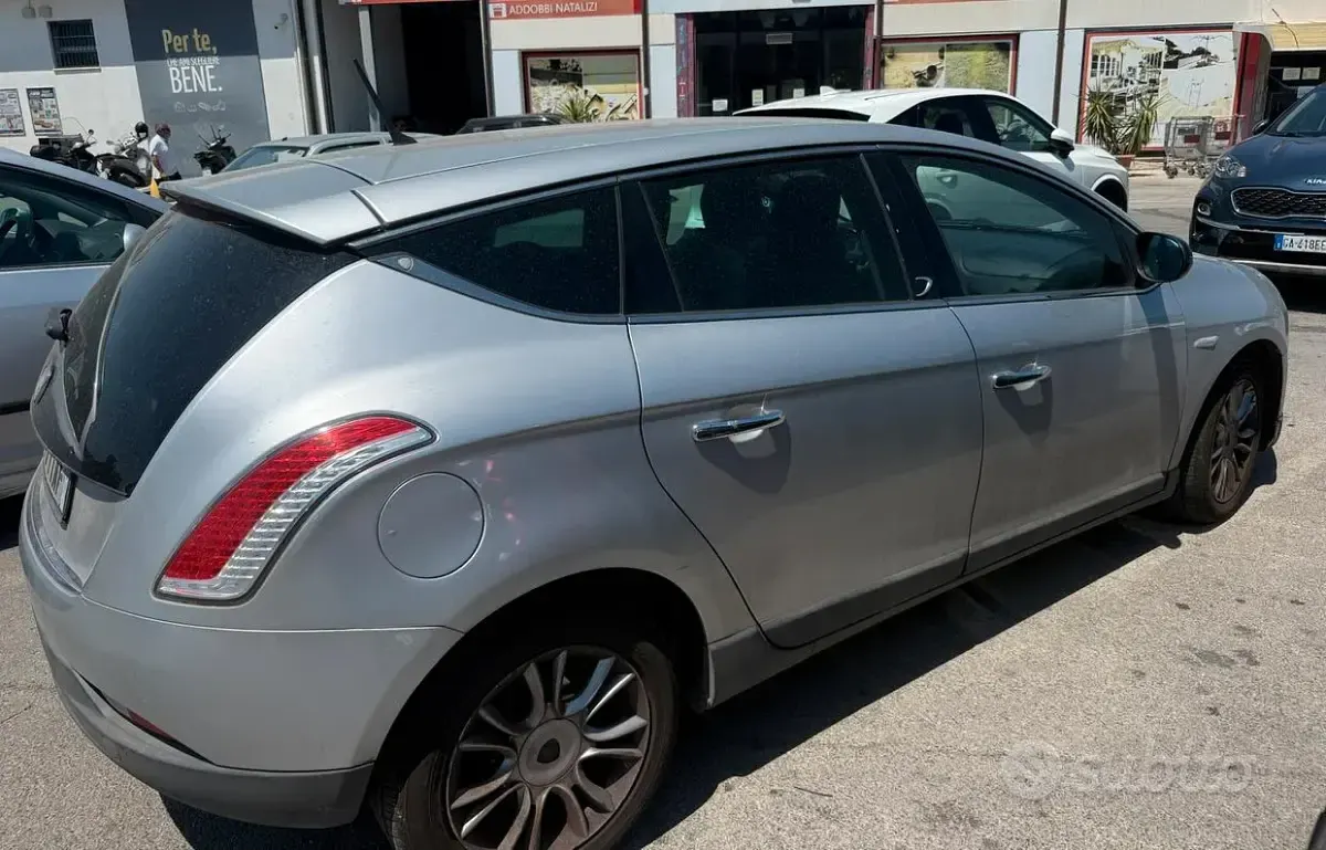 Usata Lancia Delta 120 CV (88 kW) 2008 Grigio Utilitaria