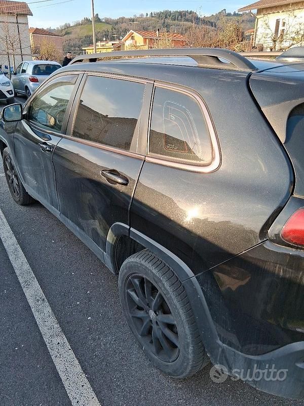 Usata Jeep Cherokee 185 CV (136 kW) 2016 Nero SUV