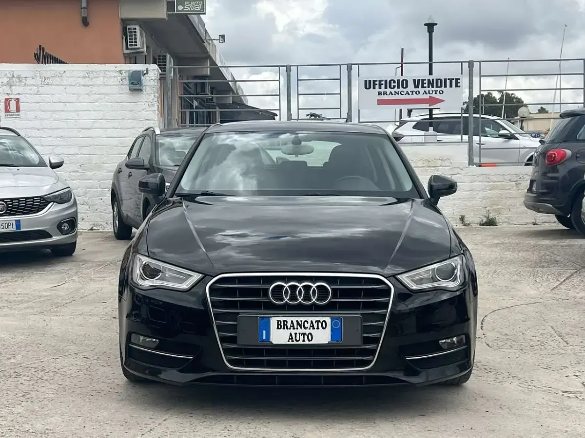 Usado Audi A3 Ambition 110 CV (80 kW) 2014 Negro Berlina