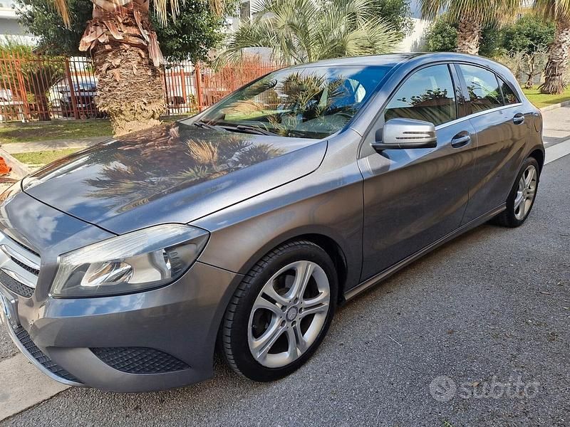 Usata Mercedes A180 122 CV (89 kW) 2013 Grigio Berlina