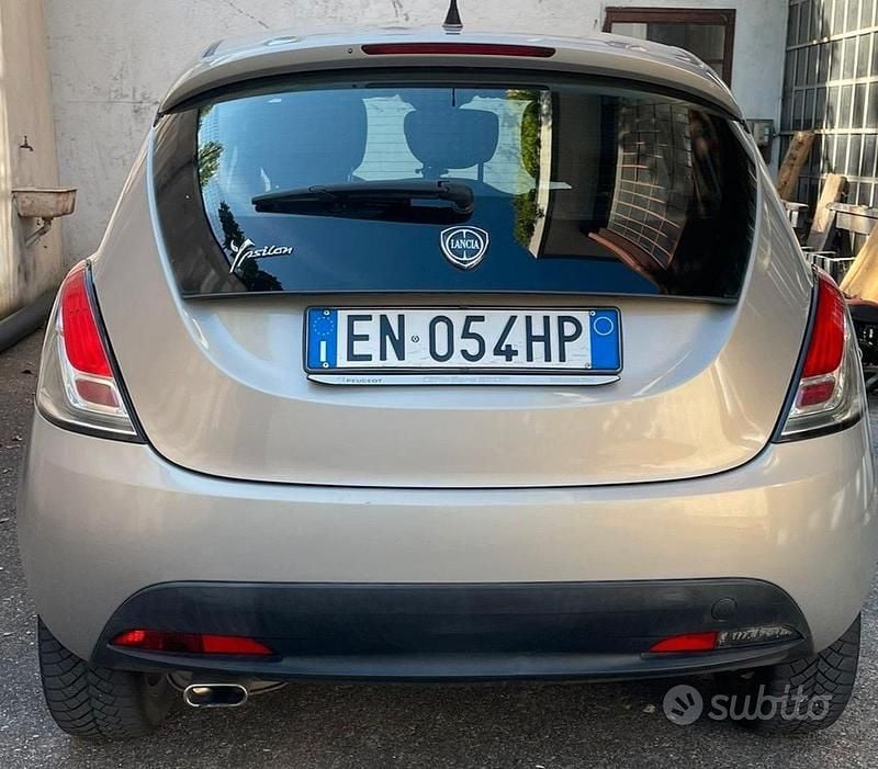 Usata Lancia Ypsilon 69 CV (50 kW) 2012 Grigio Utilitaria