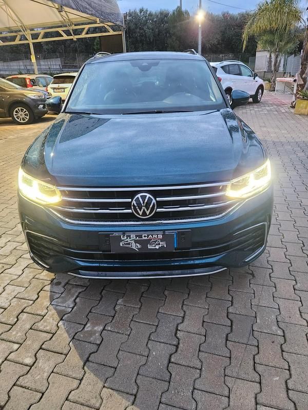 Usata VW Tiguan R-line 149 CV (109 kW) 2021 Verde SUV