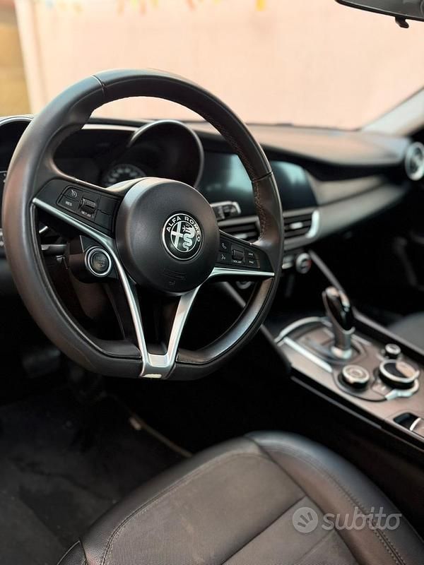 Usata Alfa Romeo Giulia 150 CV (110 kW) 2017 Blu Berlina