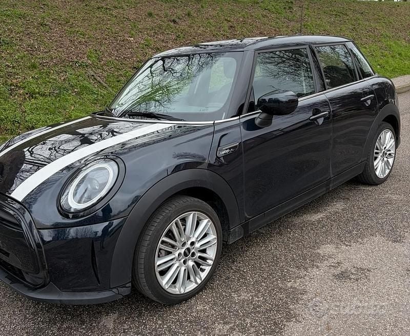 Begagnad Mini Cooper 136 HK (100 kW) 2023 Blå Halvkombi