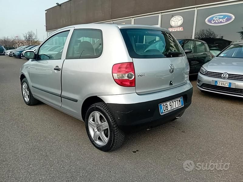Usata VW Fox 75 CV (55 kW) 2006 Grigio Utilitaria