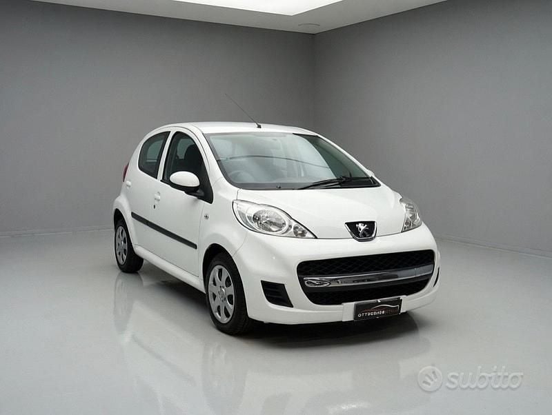 Usata Peugeot 107 Active 68 CV (50 kW) 2010 Bianco Utilitaria