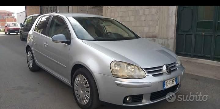 Grigio Usata 2006 VW Golf V Due volumi | 2500 € (Buon prezzo) - Immagine 1/4
