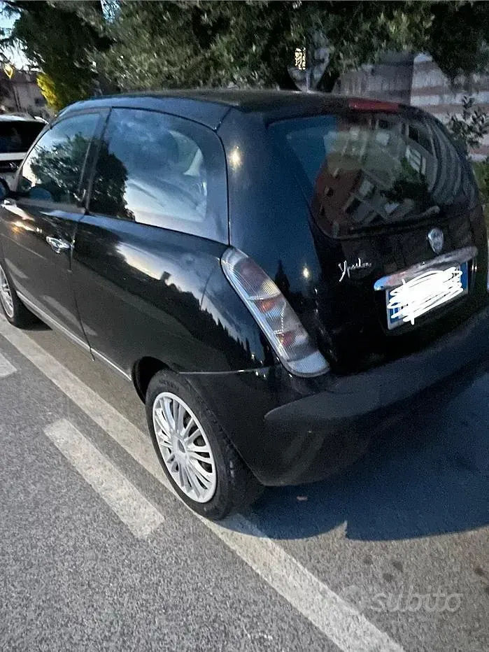 Usata Lancia Ypsilon 80 CV (58 kW) 2010 Nero Utilitaria