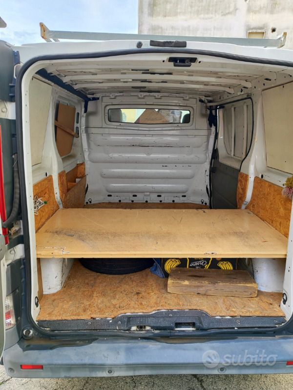 Usata Opel Vivaro 120 CV (88 kW) 2008 Bianco Monovolume