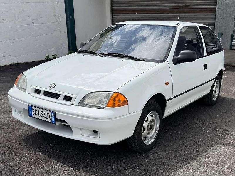 Usata Suzuki Swift 53 CV (38 kW) 2000 Bianco Berlina