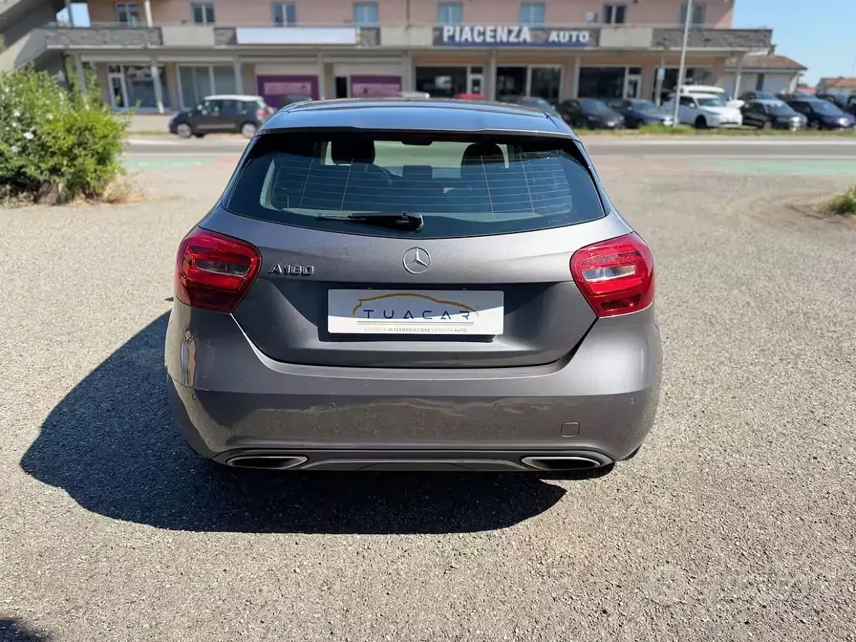 Usata Mercedes A180 Executive 122 CV (89 kW) 2017 Grigio Utilitaria