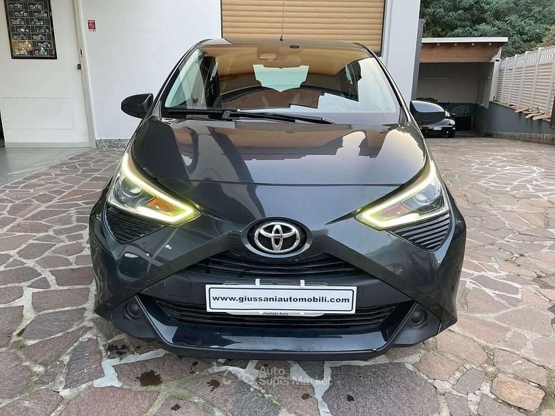 Usata Toyota Aygo X-cite 72 CV (52 kW) 2018 Grigio Utilitaria