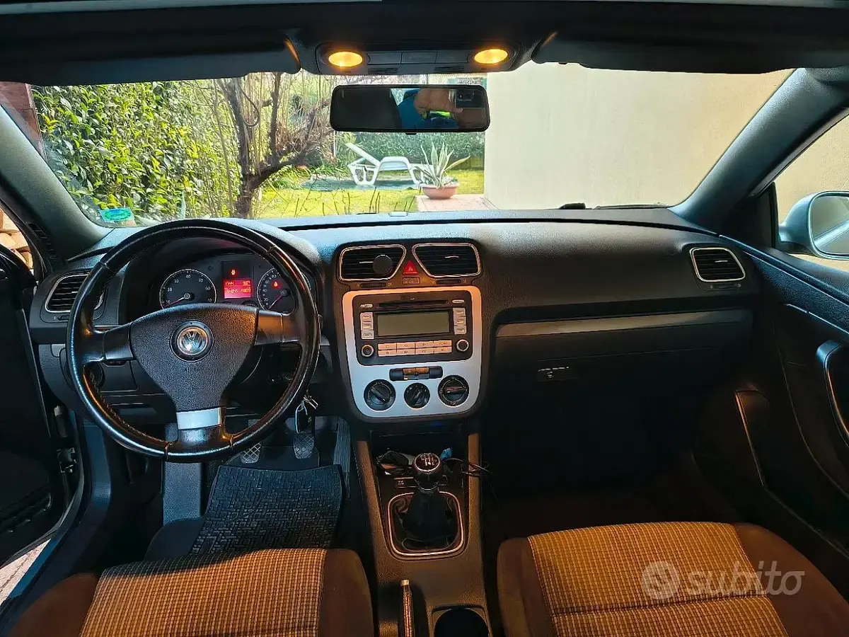 Usata VW Eos 122 CV (89 kW) 2008 Grigio Cabrio