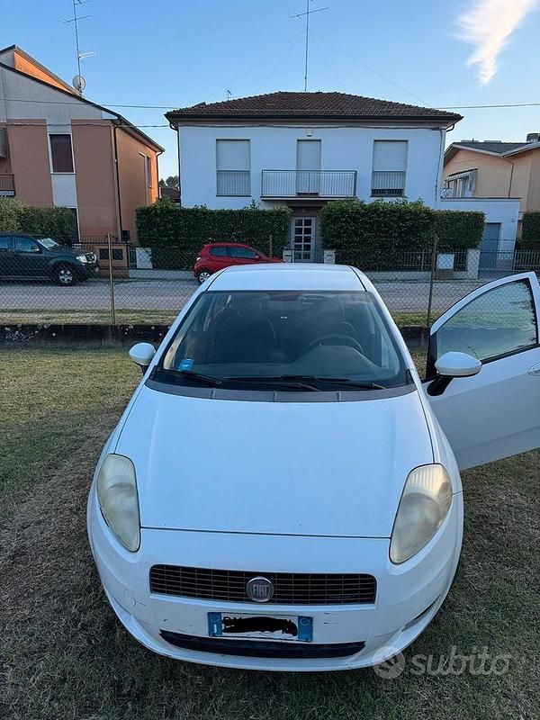 Bianco Usata 2008 Fiat Grande Punto Due volumi | 2100 € (Ottimo prezzo) - Immagine 1/4