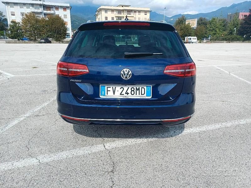Usata VW Passat 150 CV (110 kW) 2019 Blu Station wagon