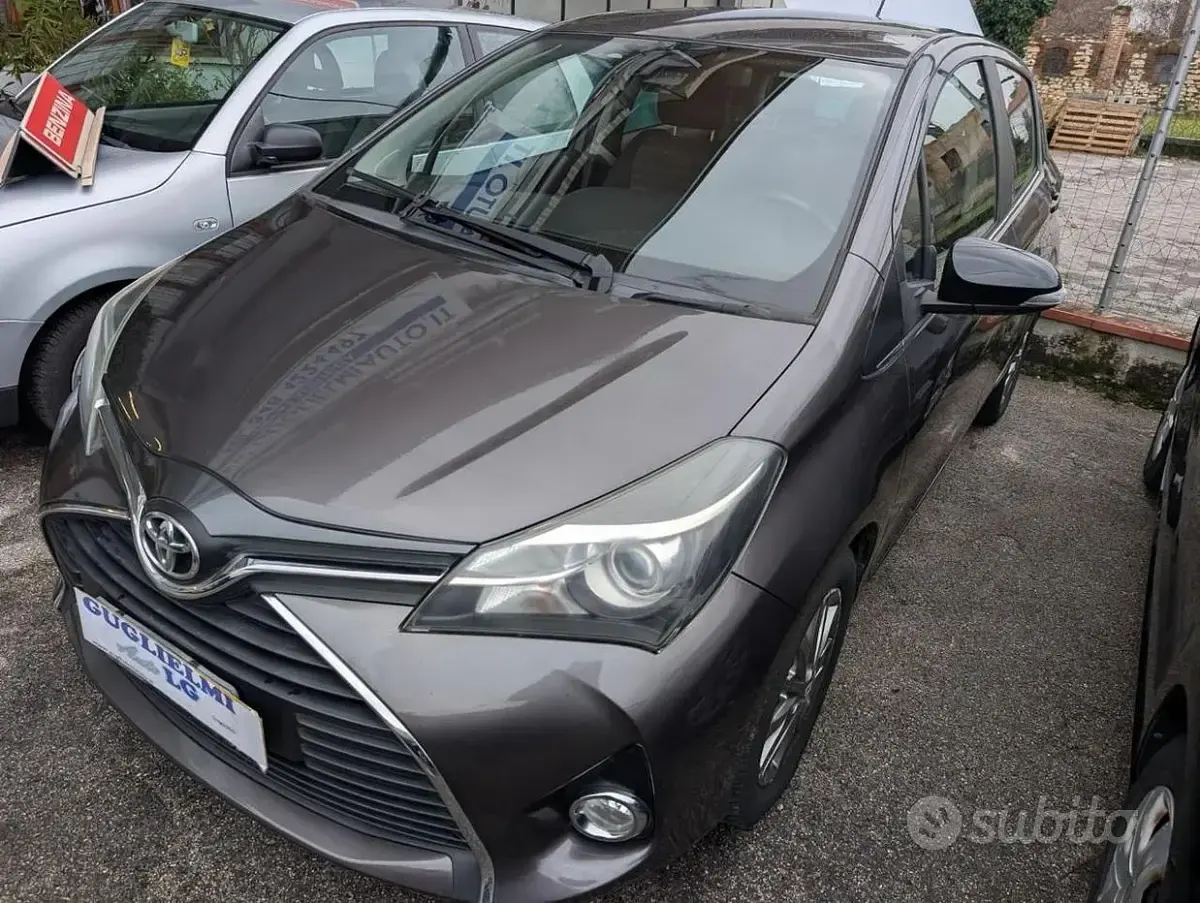 Begagnad Toyota Yaris Active 69 HK (50 kW) 2017 Grå Sedan