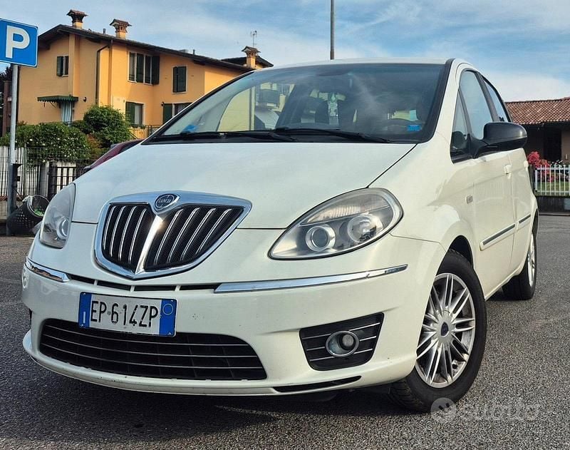 Usata Lancia Musa 95 CV (69 kW) 2012 Bianco Monovolume