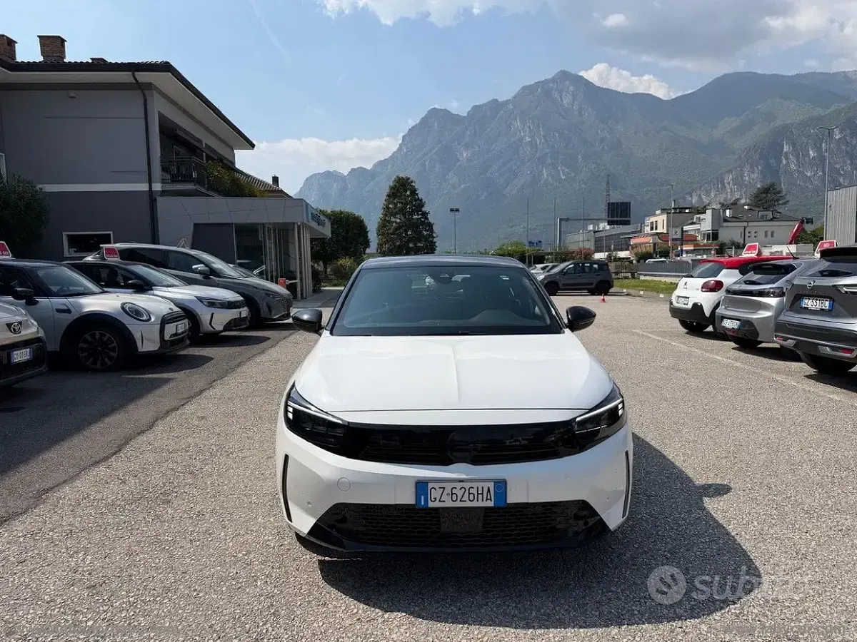 Usata Opel Corsa 101 CV (74 kW) 2025 Bianco Utilitaria