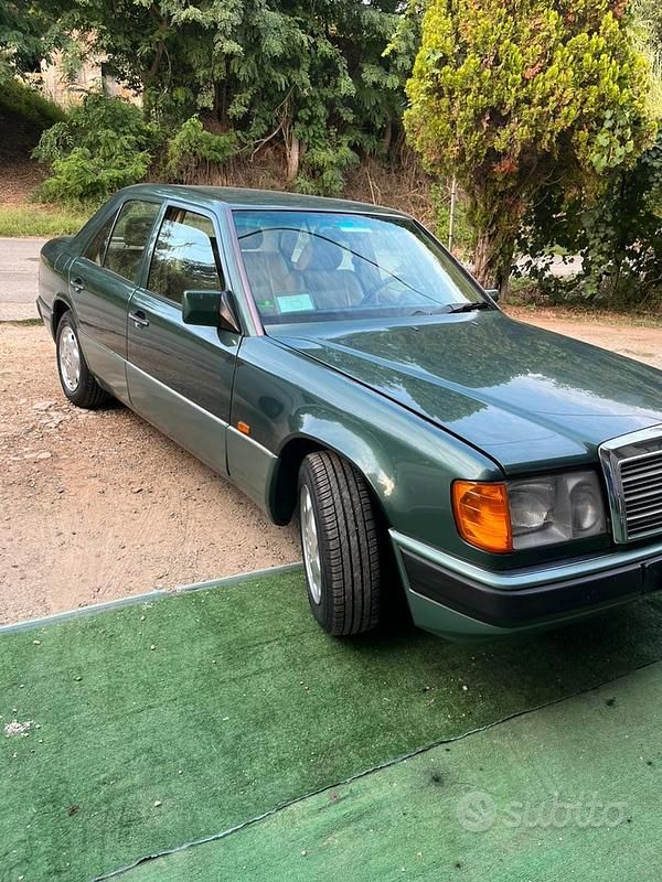 Usata Mercedes E200 122 CV (89 kW) 1992 Verde Berlina