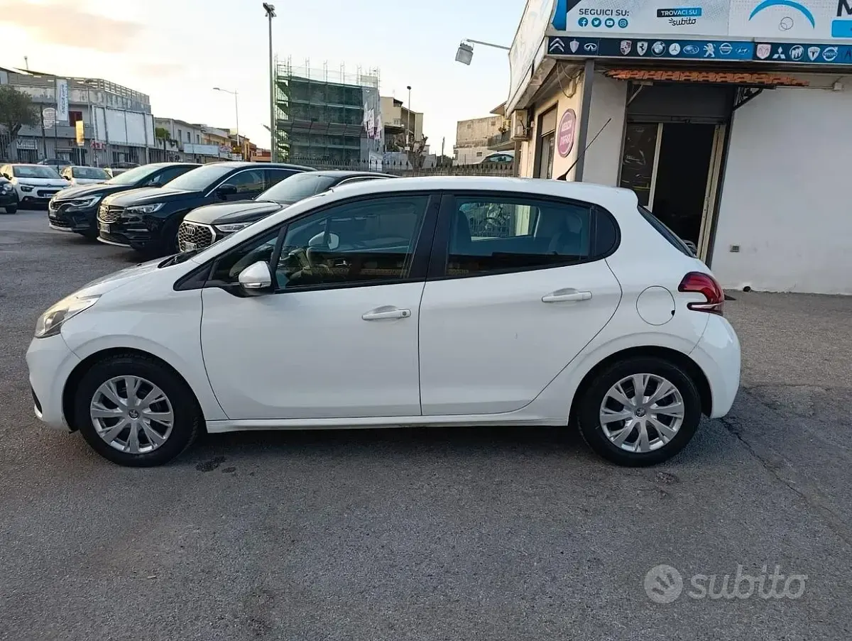 Usata Peugeot 208 Active 75 CV (55 kW) 2018 Bianco Utilitaria