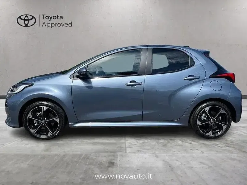 Nuova Toyota Yaris Hybrid Premium 131 CV (96 kW) 2026 Blu Berlina