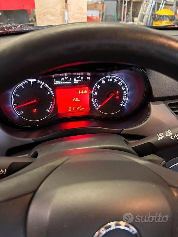 Usata Opel Corsa 90 CV (66 kW) 2015 Rosso Utilitaria