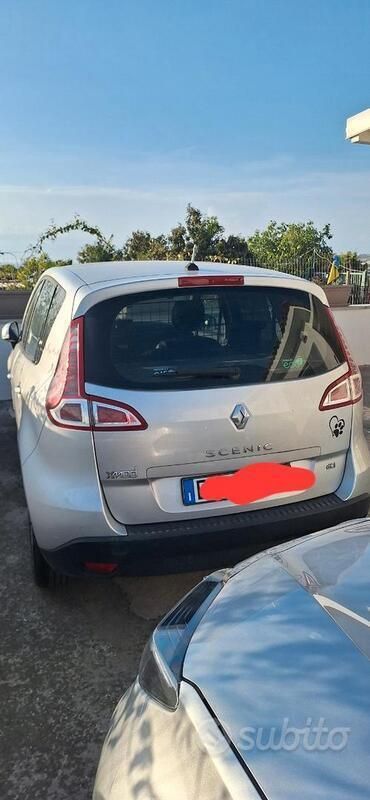 Usata Renault Scénic III 110 CV (80 kW) 2011 Grigio Monovolume