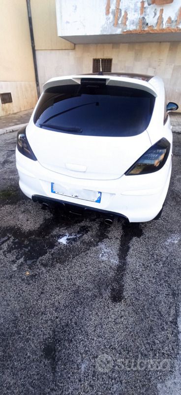 Usata Opel Corsa Edition 90 CV (66 kW) 2009 Bianco Utilitaria