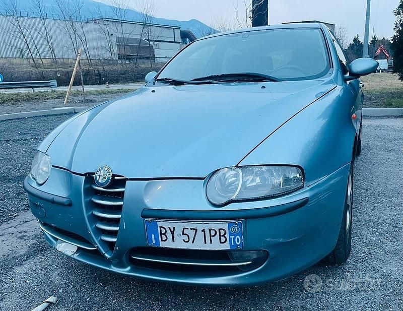 Grigio Usata 2001 Alfa Romeo 147 Distinctive Utilitaria | 990 € (Ottimo prezzo) - Immagine 1/4