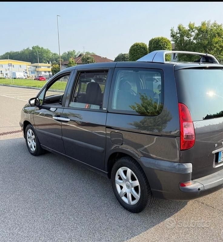 Begagnad Peugeot 807 2012 Grå Minibuss